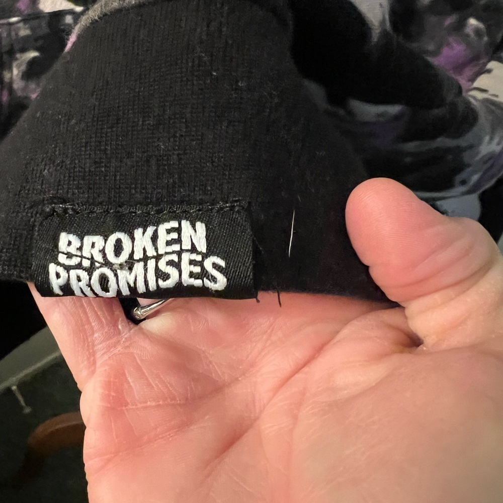 Broken promises sweatshirt - Picture 2 of 5